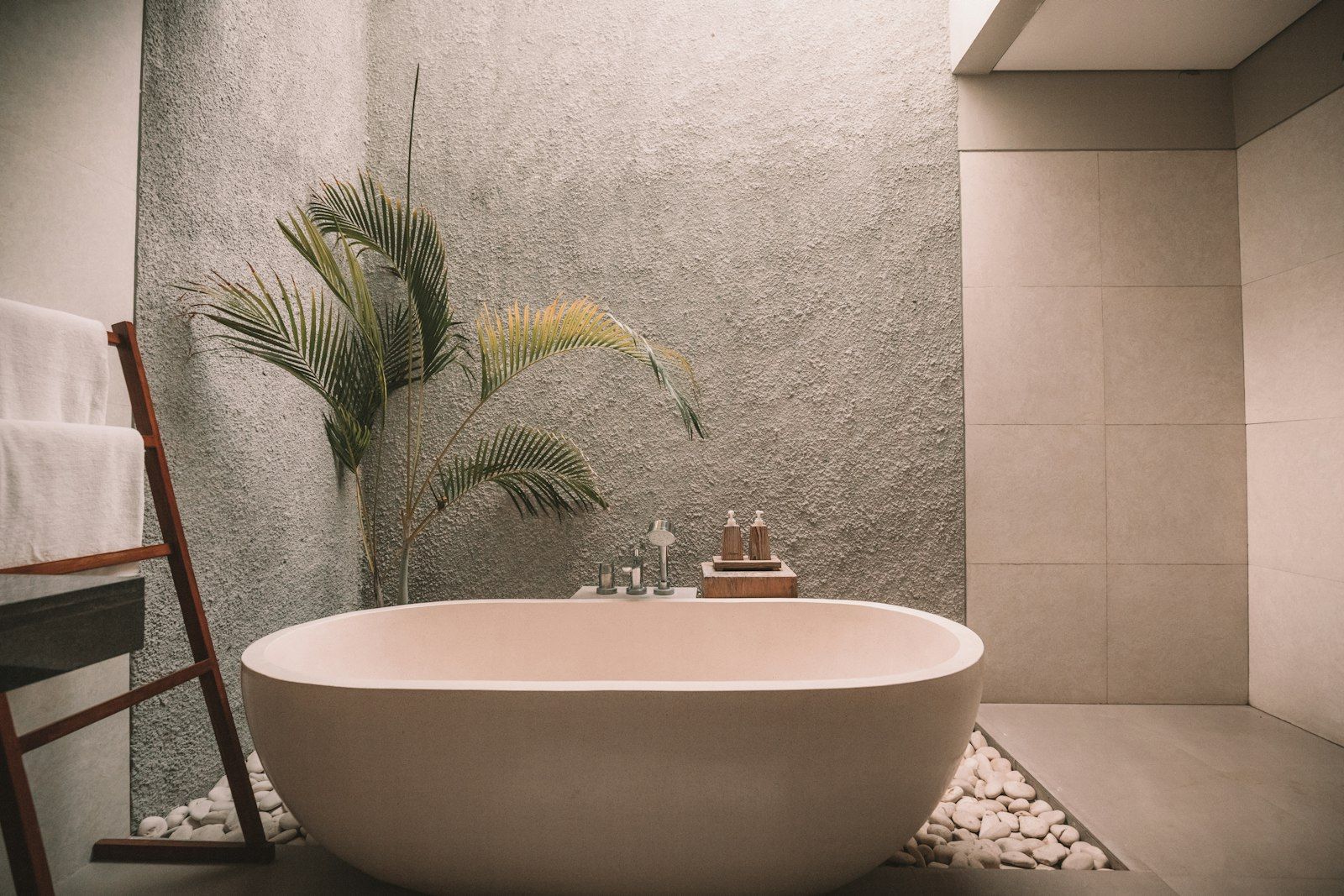 Freestanding bath in a modern bathroom